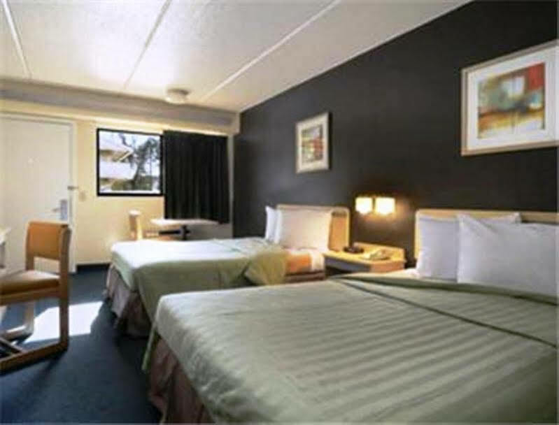 Travelodge By Wyndham College Park Esterno foto